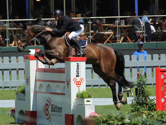 F1卡塔尔大奖赛：中国车手周冠宇赛季首获积分并当选最佳车手.